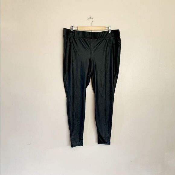 SALE! Black Torrid Shiny Coated Pants Size 3 (22/24) NWT - Picture 1 of 7